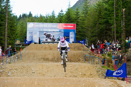 Anneke Beerteeno wide open throttle on the first straight.