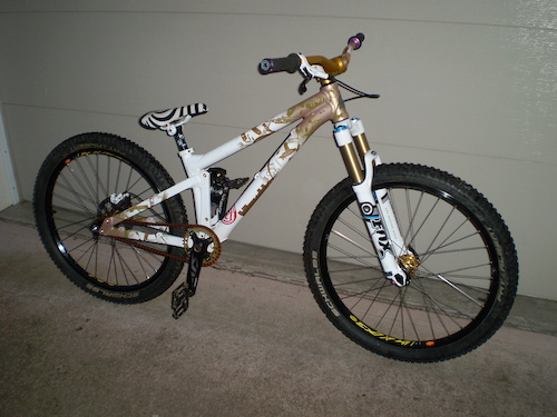 need to relace the front wheel with black spokes this weekend