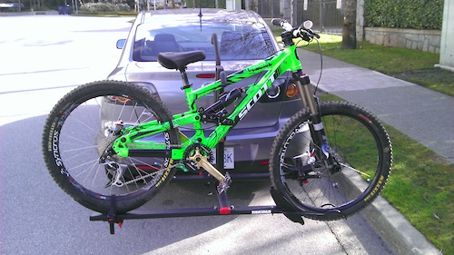 About to go shred the new bike for the first time. I have since swapped out my old grimy Transition seat and seatpost seen here! 

Anybody recognize the frame, its been in a movie ;)