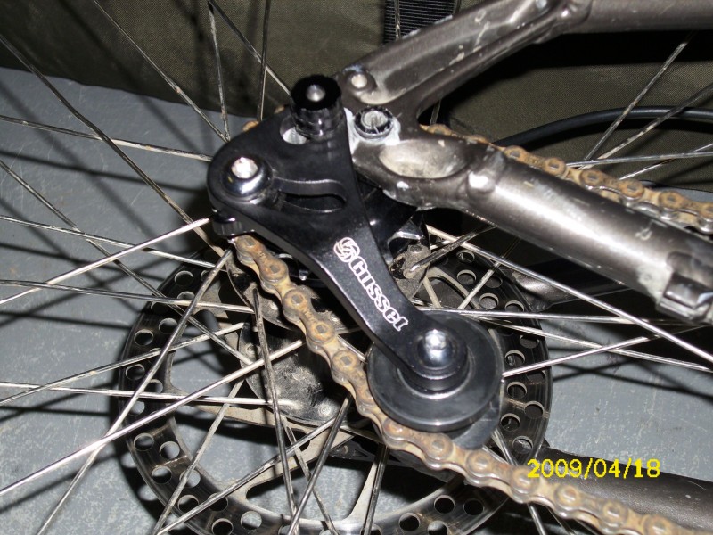 gusset chain tensioner