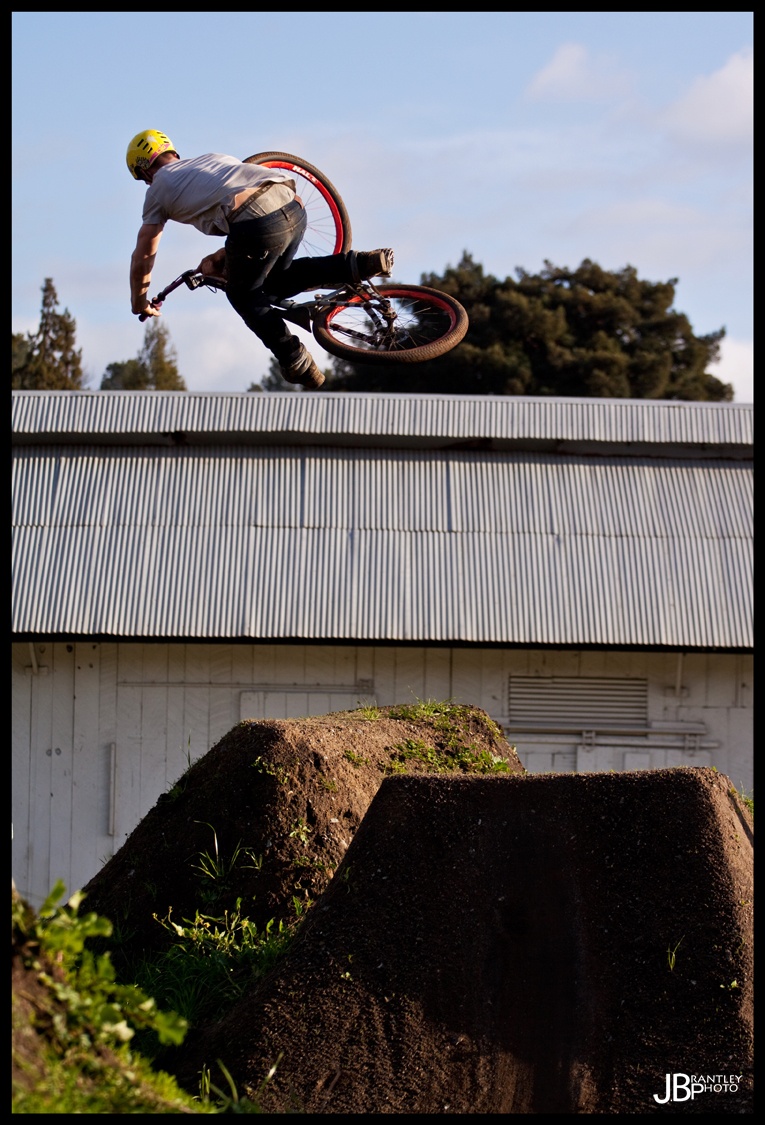 Sam Pilgram doing a nice one foot table. I expect to see more from him in the coming days!