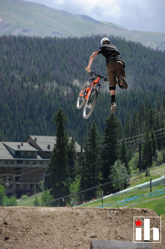 Brendan Howey started with a good run but crashed on a tailwhip over the last jump.