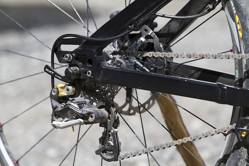 Adjustable dropouts, Saint derailleur 