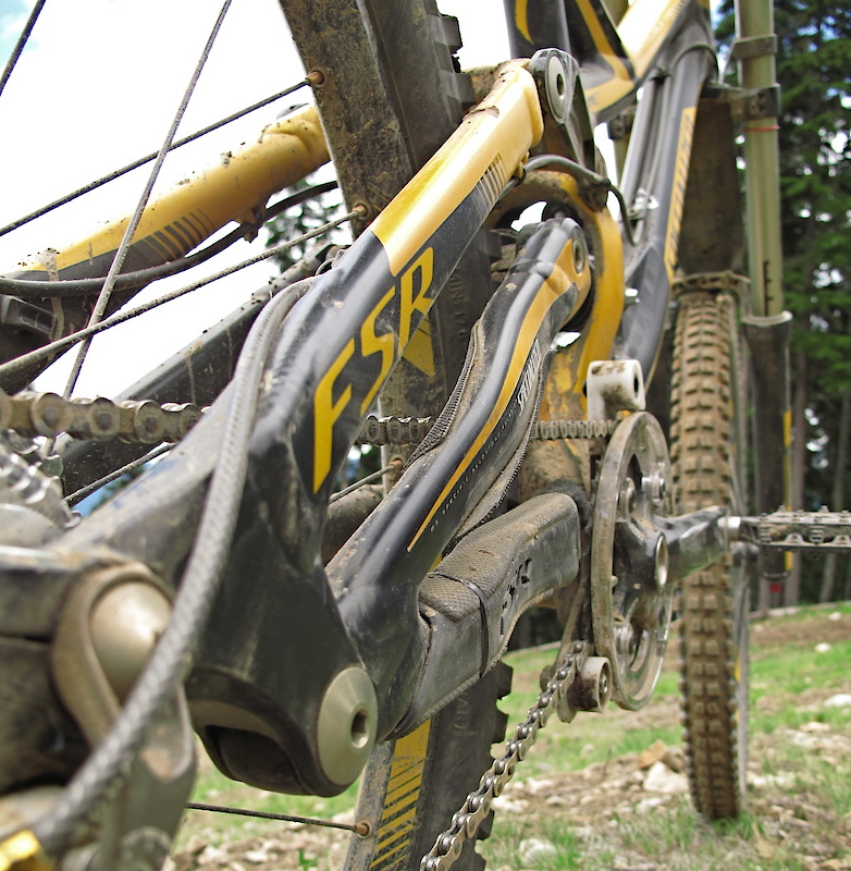 Much like my dream woman, the new Demo is thinner but with a wider rear end. 2011 sees the Demo step up to a full width 150 x 12 mm rear end, but heel clearance has increased regardless. The engineers have also made a special effort to reduce the areas for mud to plug up and get caught in. There are less open pockets and clearances actually increase as the mud goes from the upper stays down through the chainstays.