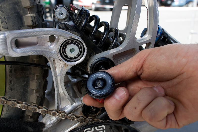 The early prototypes used roller bearings that are great for handling large loads, but proved to be unreliable in the long term. Production DHR's are fitted with large sealed bearings that should last a long time, especially due to the sealing and greasing system built in by Turner. The black pivot coverings are just that, caps that replace the bearing's dust shield and protect the bearings from the elements. In the center of the cap you'll find a removable grease port that lets you purge the bearing of any contaminants and force new clean grease in. Pretty nifty.