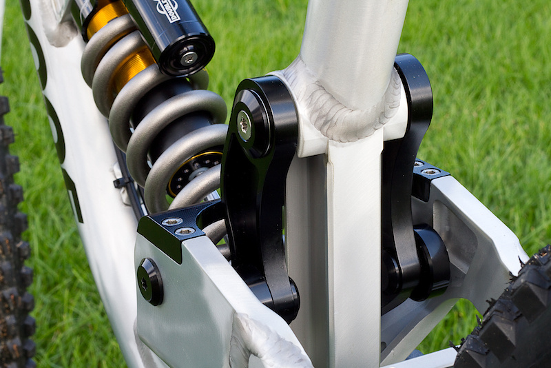 The lower portion of the seat tube is actually an I-beam member, with the swinglink pivoting off of the top of it. The small links that pull to activate the suspension will be able to be swapped out in order to tweak the geometry. The Scalp's head angle sits at a pro-friendly 63 degrees, but you'll be able to steepen it up by installing different length links. By going this route, as opposed to using different shock mounting holes, the bike maintains the same leverage ratio despite changing it's angles.
