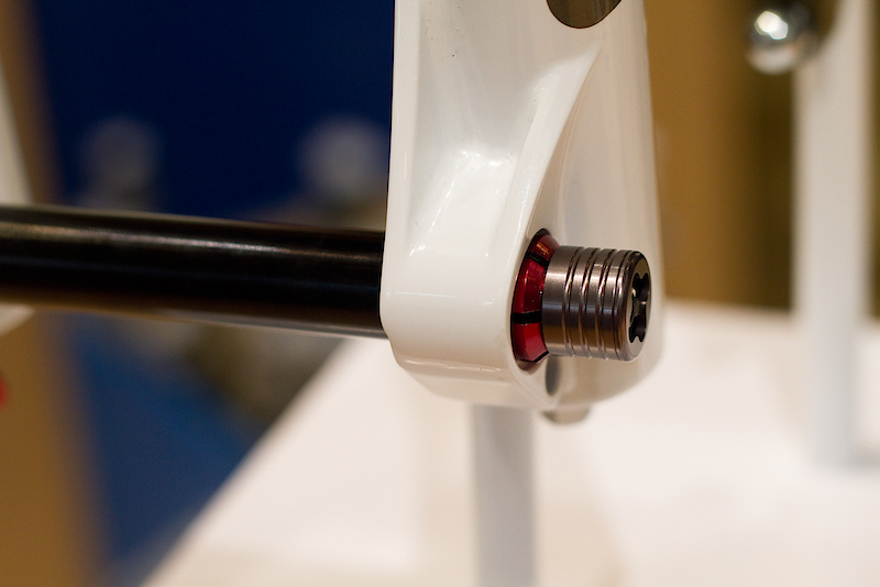 The 20 mm Q-LOC axle system found the Durolux lineup looks to be the quickest and easiest to use of all the various designs out there. Much like a standard QR, you simply flip the lever open to release the cam, but you are then required to depress the button on the opposite side in order to slide the axle out through the dropout. You can see just how quick it is in the video at the top of the page, and while removing your wheel fast to change a flat quickly may not be high on your priority list, I'm betting that you won't be complaining how simple the process is when you do suffer a flat.