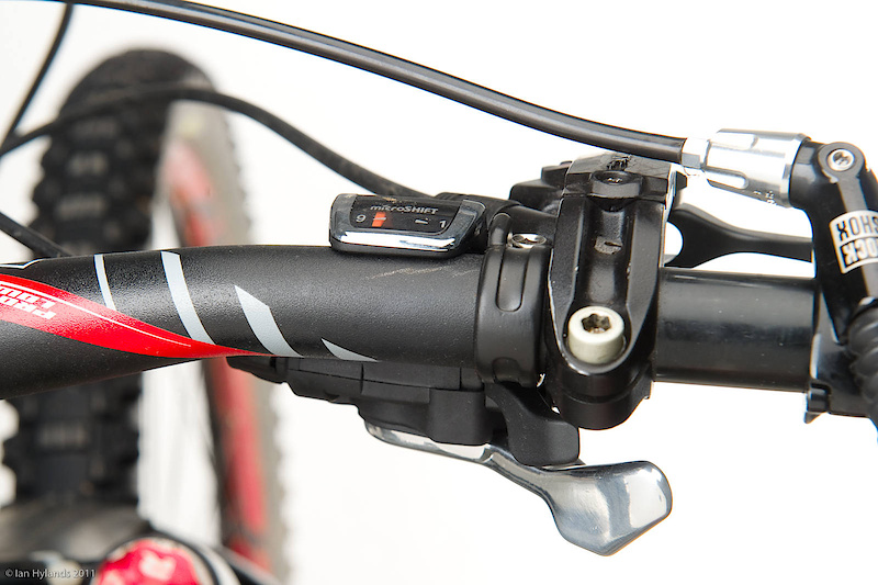 The Marvo XE shifter is practically useless. Not only does it require quite a bit of pressure on the thumb paddle to shift, it doesn't mate well with either Shimano or Avid brake perches - it was nearly impossible to reach the paddles without moving your hand from where you would normally have it. The culprit is its non-removable gear indicator window.