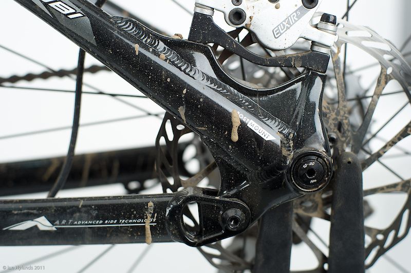 The rear of the Shinobi features a burly Syntace designed 12x142mm axle.