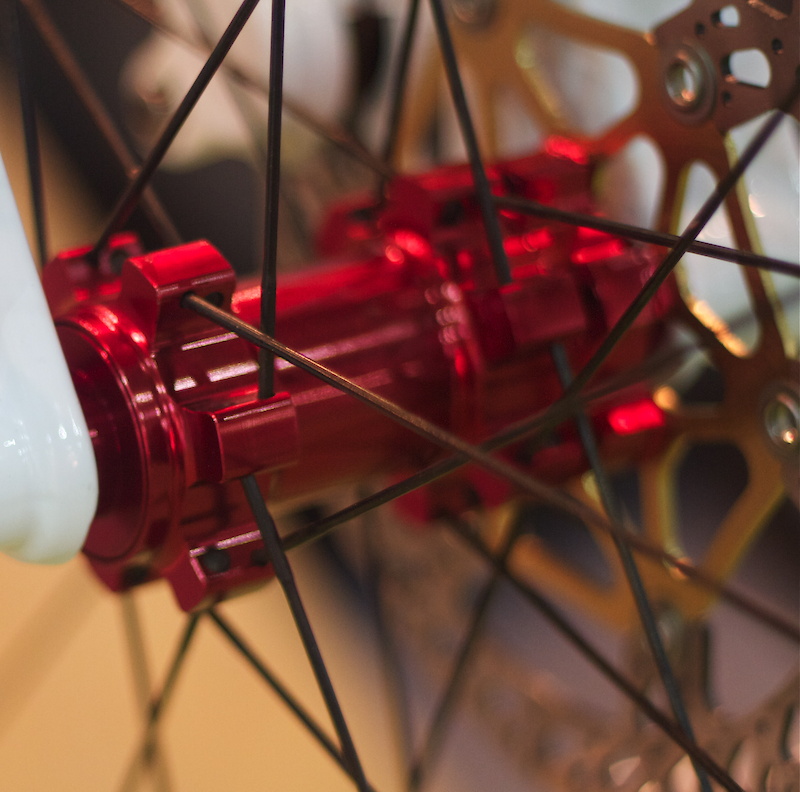 There are plenty of hub options for the new Carbon SRD wheels, including 9mm/15mm/20mm front and 9mm/12x135mm/12x142mm rear options.