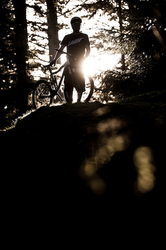 James Doerfling hits the trails in Sooke to test out his new Knolly Endorphin.