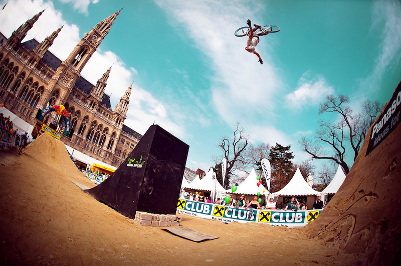 Mehdi Gani with his Two6Player during Vienna Air King 2011