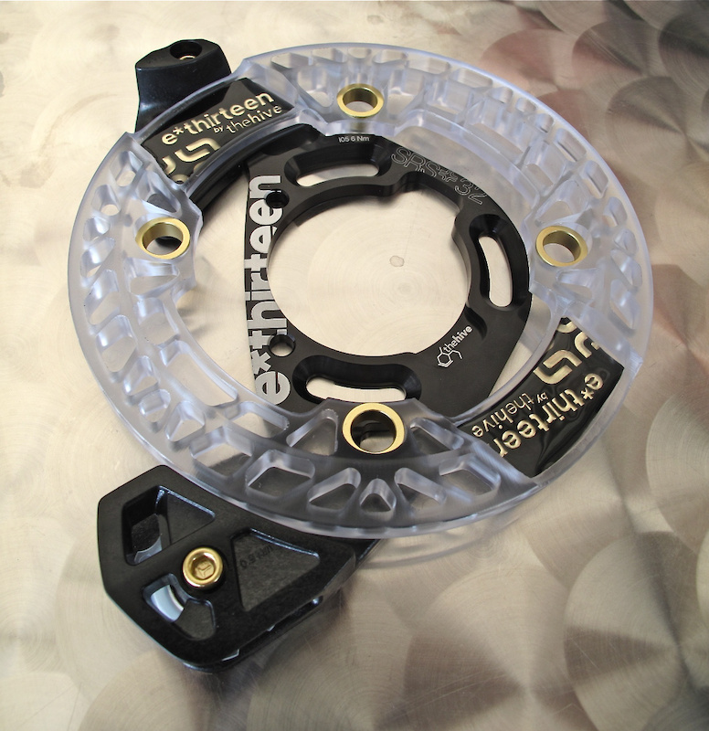 Originally built as prototypes for Team Monster Energy - Specialized riders and their unique six speed compact drive system, the SRS+ 32 guide will now hit production before mid Summer.<br><br><span style='font-size:19px'>e*thirteen SRS+ 32 details</span<br><br>- Brand new SRS+ guide to fit 32 tooth rings<br>- Uses a new back plate designed to better suit 32 tooth rings<br>- Fixed lower roller position<br>- New 32 tooth TurboCharger bash guard (<i>will be available separately</i>)<br>- Price: TBA