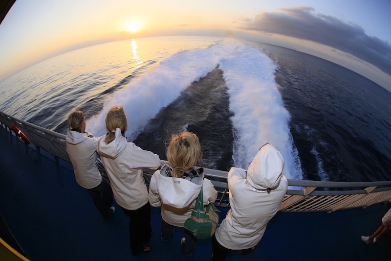 After a long day of riding and shooting, it was time to get on the ferry to the next Islands. What adventures will the next islands hide. You will see it in part two of the Trek Gravity Girls Fototrip.