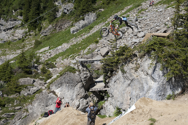 Unfortunately Antoine crashed trying this superman seat grab and had to be taken off the mountain and treated for injuries.