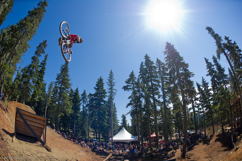 Darren Berrecloth with a super clicked turn down over the hip