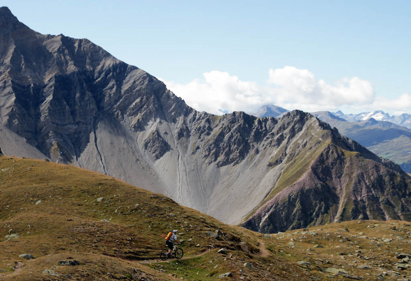 Descent of the Sanaspans from the Rothorn gondola