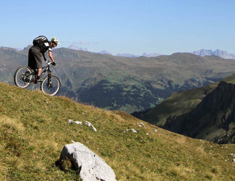 Ridgeline descent to Urdensee