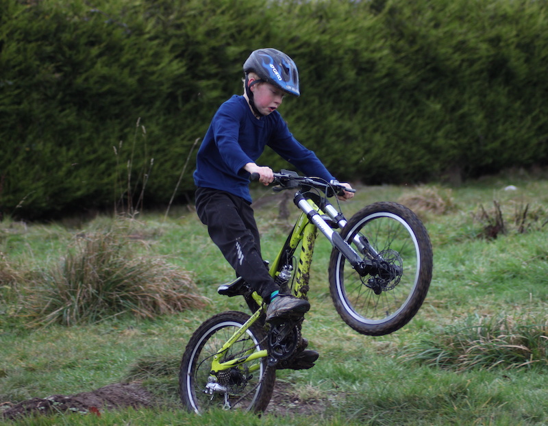 Harry Riding his new custom scott spark Jnr 20 in the garden