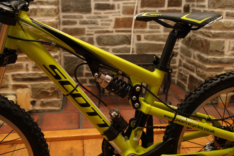 J-Tech customised Stratos shock with remote reservoir