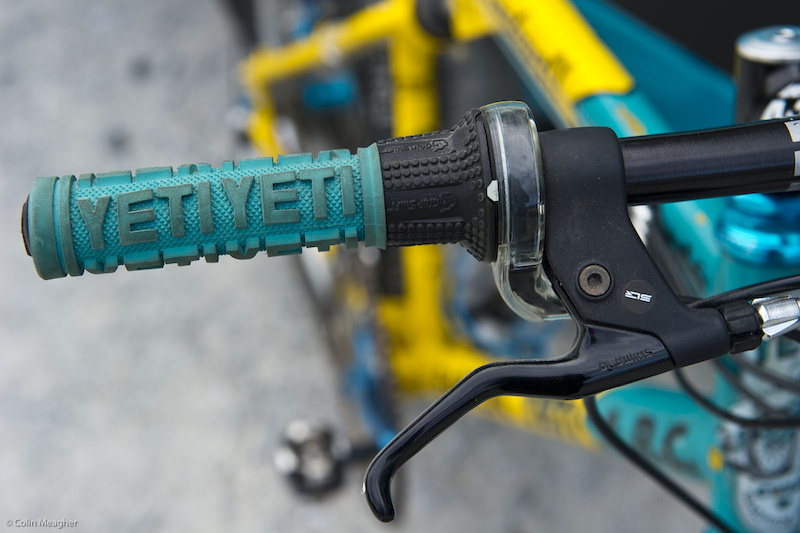 Yeti grips of course. And old school SRAM grip shifters.