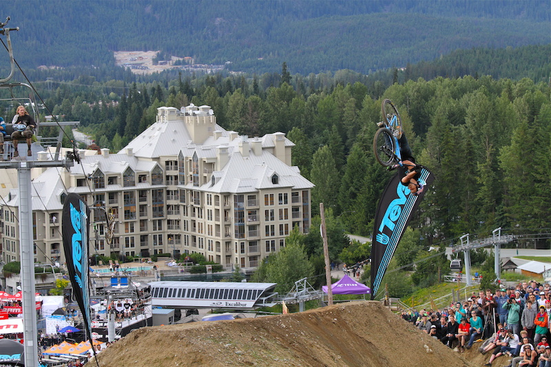 During the Teva Best trick Yannick throws a x-up 3 with style