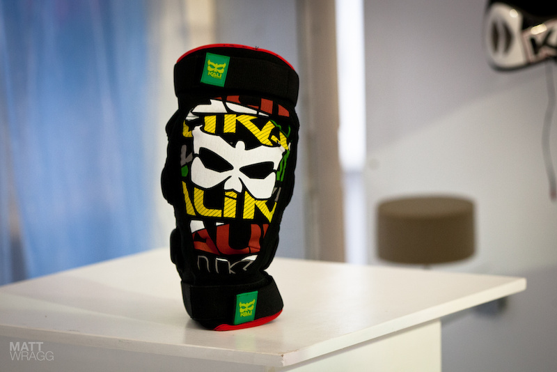 Kali Aazis kneepad