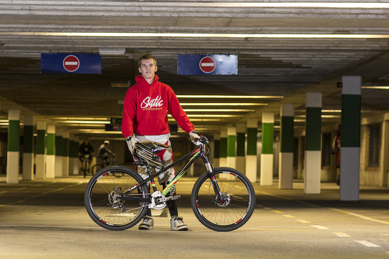 during Evans Cycles Urban Dual at NCP Multstory Car Park Cardiff Wales United Kingdom. 28October 2012 Photo Charles Robertson
