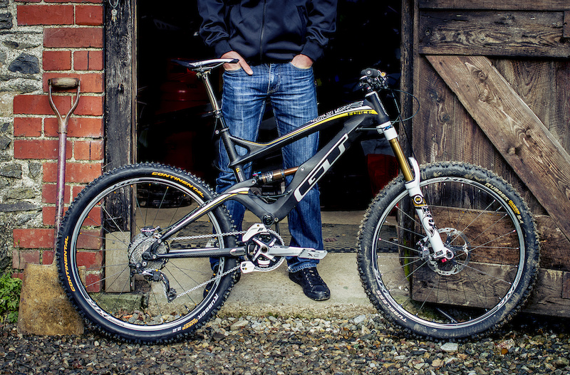 Powerhouse Riders Taylor Vernon and Martin Maes Set to Ride with Beaumont and Athertons - Laurence CE - www.laurence-ce.com