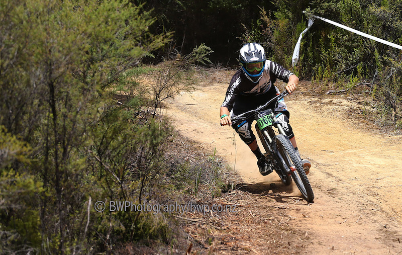 090213 Bike NZ Mountain Bike Cup Series Downhill Hunua Ranges. Sam Blenkinsop races to victory in the Elite Mens. Photo Simon Watts bwp.co.nz bikeNZ