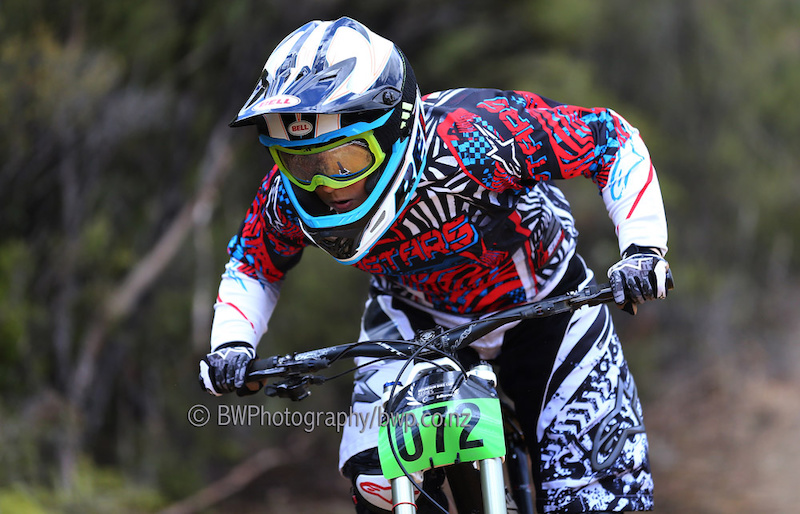090213 Bike NZ Mountain Bike Cup Series Downhill Hunua Ranges. Emmeline Ragot of France races to victory during the Woman s Elite race. Photo Simon Watts bwp.co.nz bikeNZ