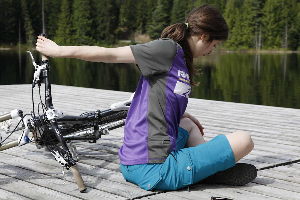 This photo belongs to the blog:
The Princess Tomboy Diaries. Episode 2: Dock Stretching