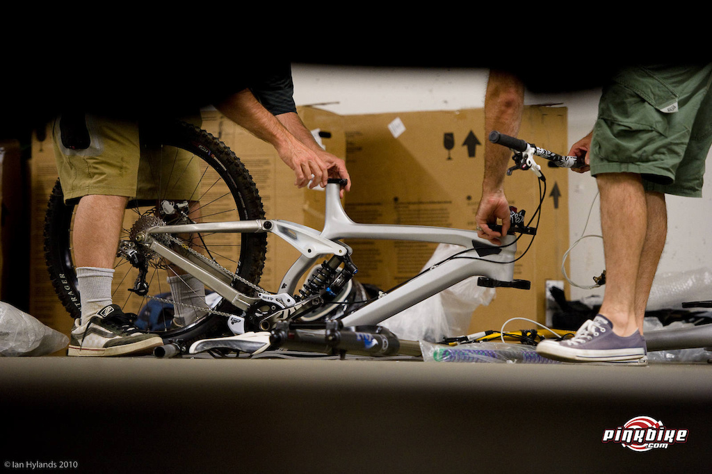 Pinkbike photographer, Ian Hylands, was on hand when the first Session 9.9 prototype was being built for testing a year ago. The photo above shows it being assembled for the very first time in Whistler, with test and development rider Andrew Shandro being the lucky pilot. This prototype was painted up to look like a much less interesting aluminum frame so as not to arouse any suspicion from casual observers. The ruse worked, with Trek spending much time on Whistler's trails, dialing in the settings, geometry and learning about how the new bike performed without anyone noticing.