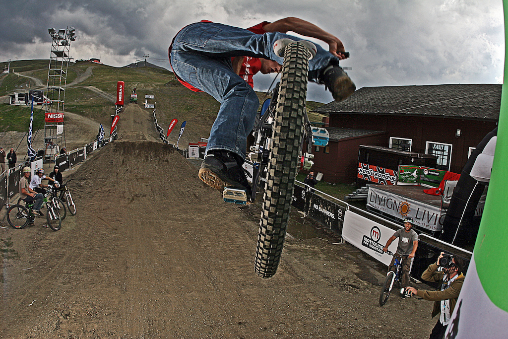 Kona Launch 2008 in Livigno Italy. Paul Bas hit the quarter pipe with a great style under the eyes of Chopper the Lacondeguy brothers and john Cowan. a piece of Kona History.