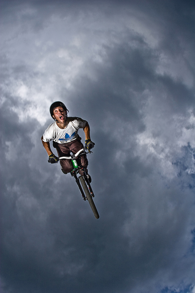 Lance was one of the few riders that made the training on sunday morning before the finals... just a few second before a super strong traditional storm in Leogang. I had to run very fast with my big flash a few seconds after the shot
