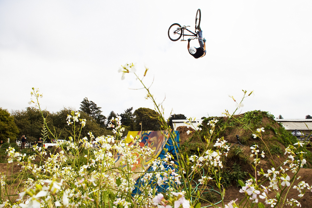 a white sky day in Aptos. it was my first time there for the classic dirt jump jam after the Sea Otter. I find this angle with those flowers that make the composition not so bad.. and this was one of the best trick of the day. props to Greg Watts.