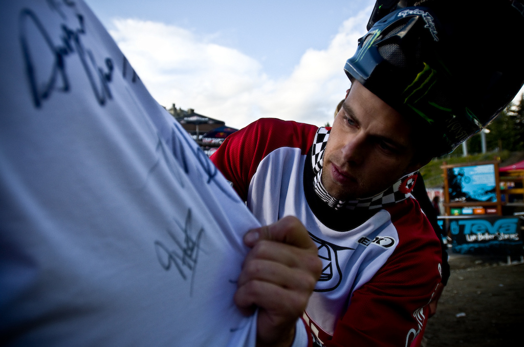 Who doesn t want the current reigning FMB world champ to sign your jersey Zink is great at winning and knows how to cope with stress and pressure.