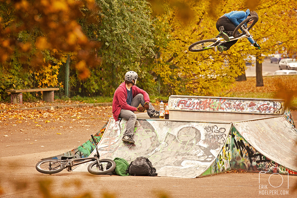 SELFCOUNTER SHOT I wanted to show the relationship between bmx and mtb rider and that it works quite good. A bike is a bike so dont hate unfortunally the sun left a few minutes before the shot but i still like the colors alot. follow me on facebook.com hoelperl