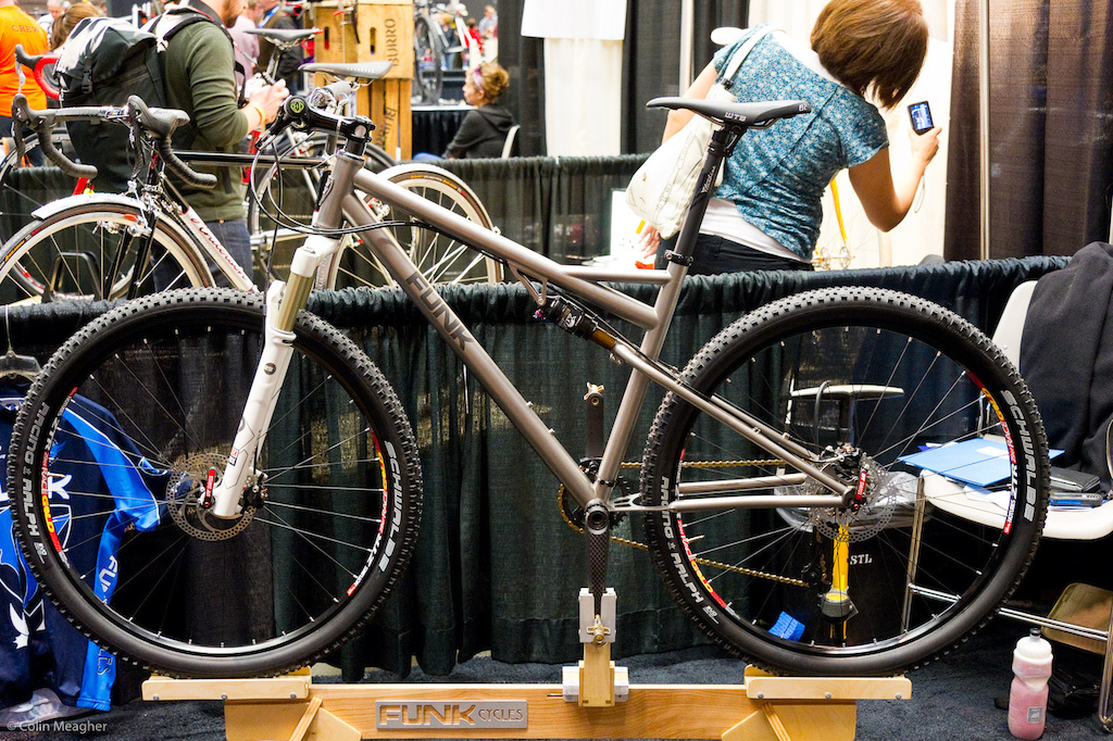 Funk titanium pivotless design bike