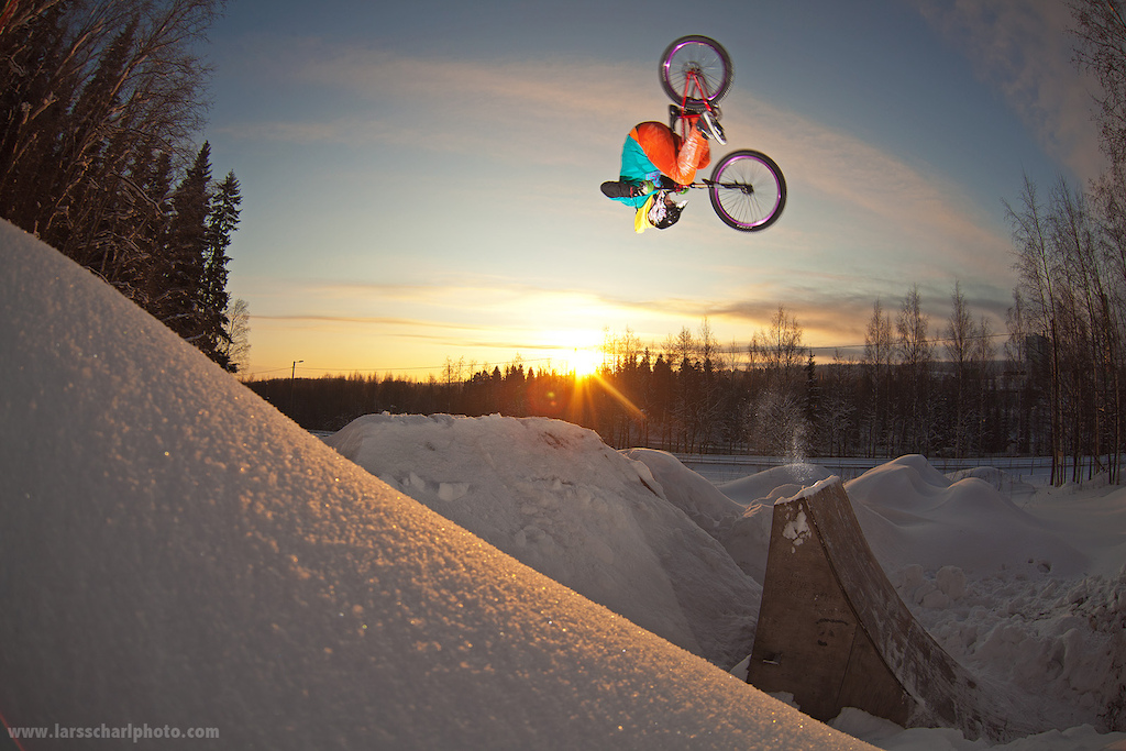Antti with a nice Fronty during a practice session at Huuha Trails in Kuopio. -20 C and half a meter of snow can t stop a true Finn