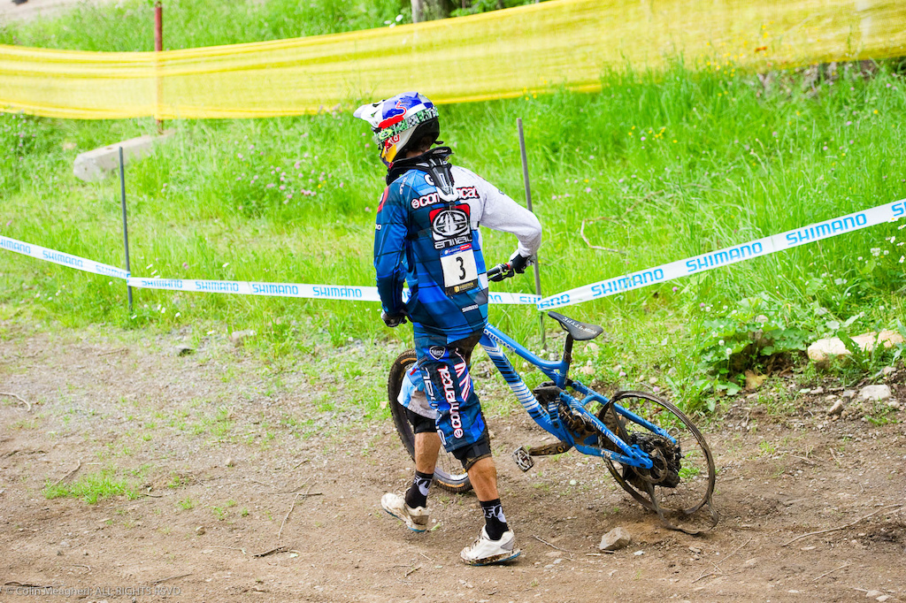 2011 was a rough year for Gee Atherton. Mechanicals were the monkey riding his back the season long. In particular. this blown tire at Mt St Anne dashed his chances to beat Minnaar as the 2011 runner up behind Gwin. A bitter pill for someone as driven as Gee-man. But a new ride on GT wipes the slate clean for 2012.