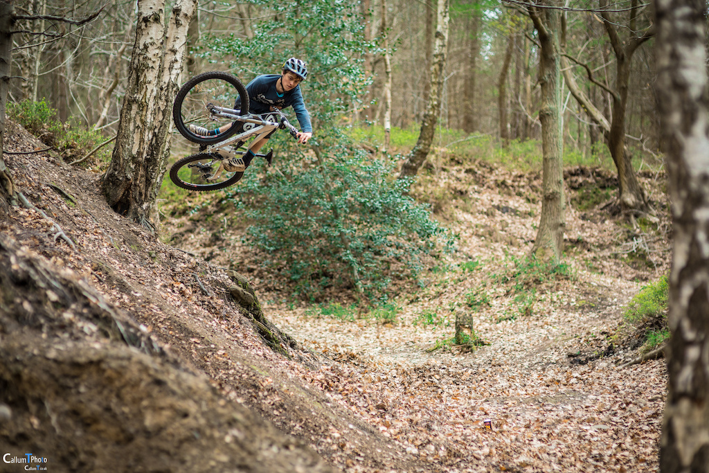 Bit of a mess about on the old xc bike, photo of me taken by my friend sam, check out www.callumt.co.uk like http://www.facebook.com/Callum.T.Photography