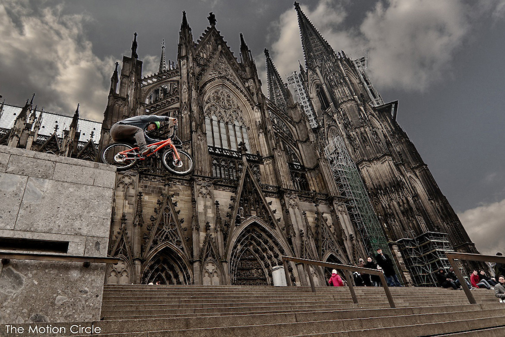 http://www.facebook.com/TheMotionCircle
Big drop in front of Cologne Cathedral