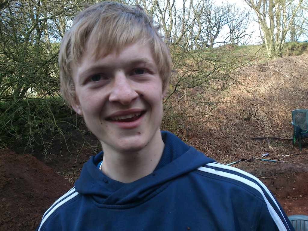 nun gaper with mud on his face hahahah