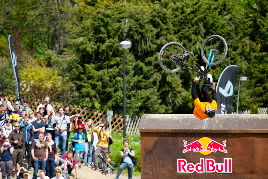 Sam Reynolds got second with a double backflip in his run as well. this guy is doing great this year. here just with a huge flip whip.