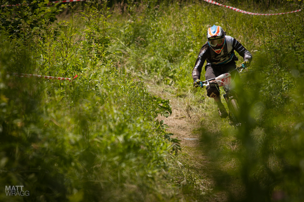 Nico cutting his own line.