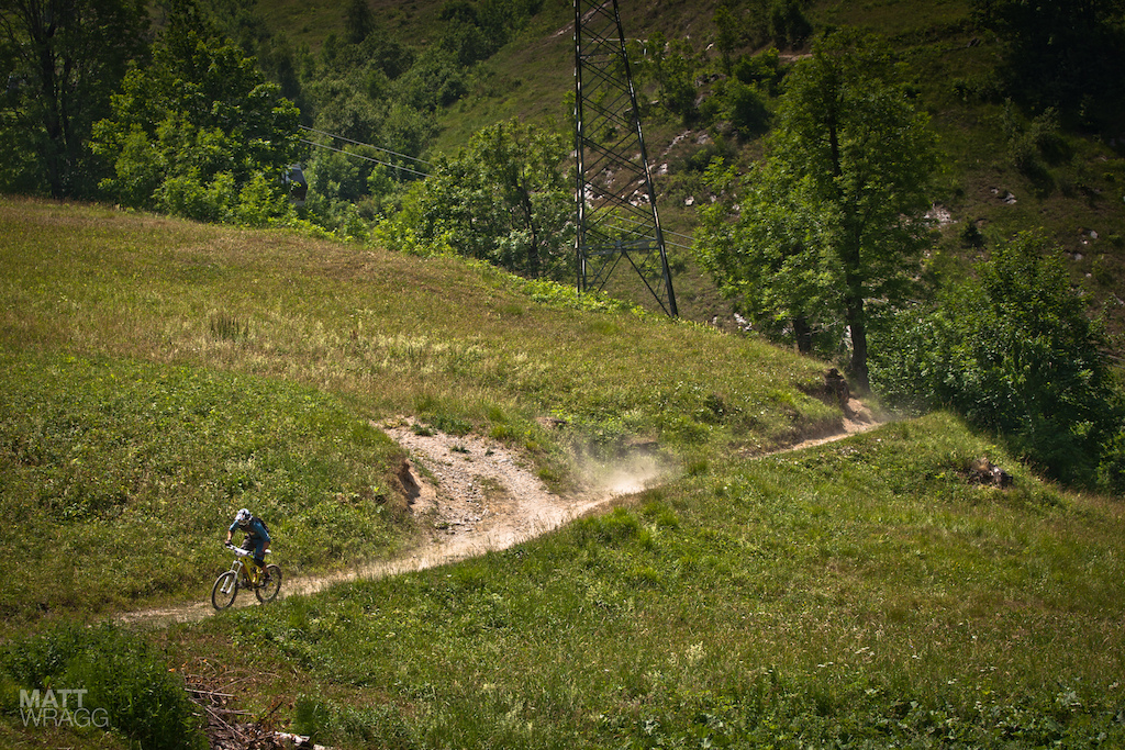 Manuel Ducci spriting towards the final section of singletrack.