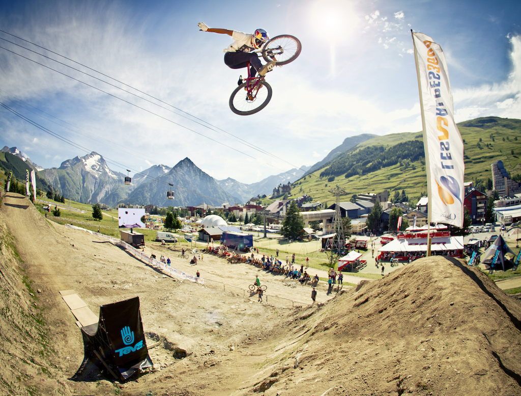 Kicking off the Slopestyle today with qualifiers and the Teva Best Trick contest and the course is already warming up with some big tricks being thrown - Laurence CE - www.laurence-ce.com