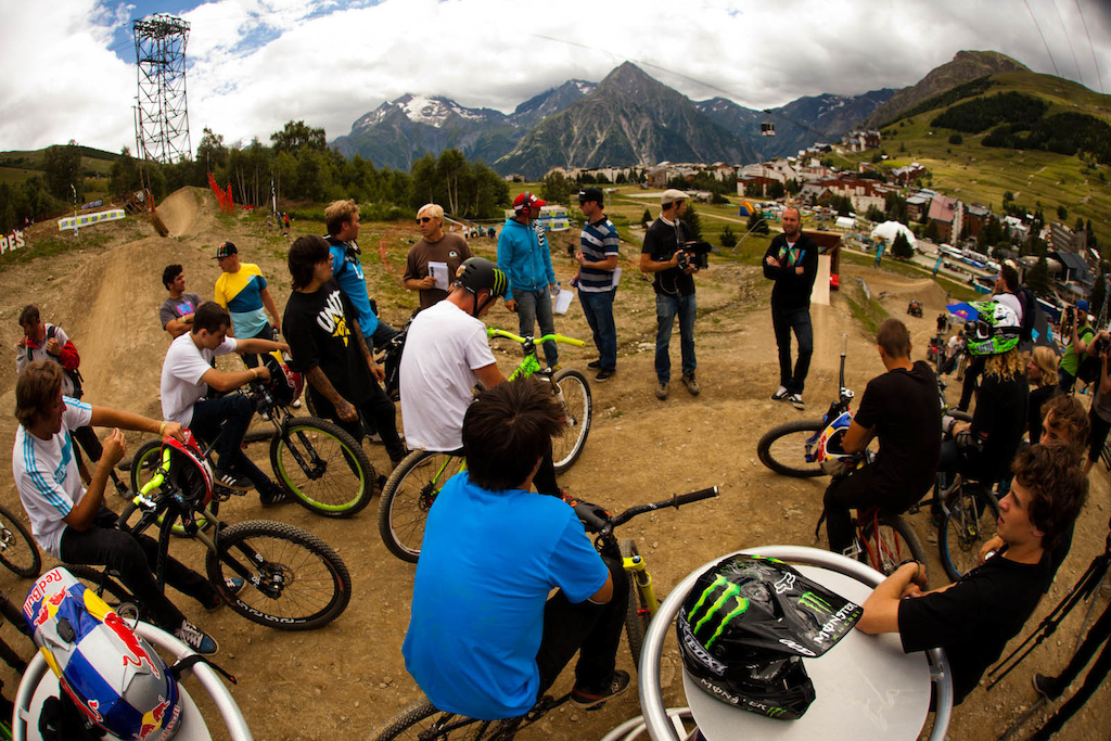 Practice is over it s time for a riders meeting before the qualifications and the Teva Best Trick