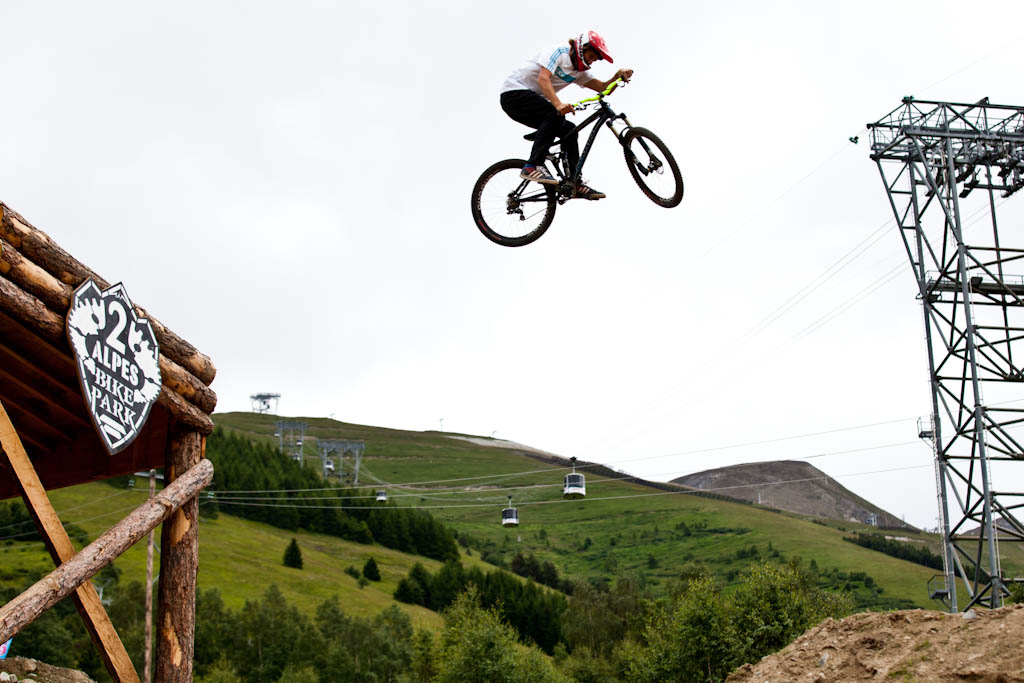 Andrew Taylor styles off the stepdown. Those bars are bright